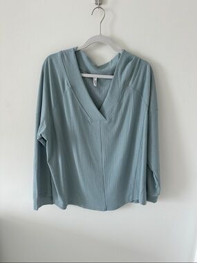 Wishlist Relaxed V-Neck Ribbed Pullover in Pale Blue